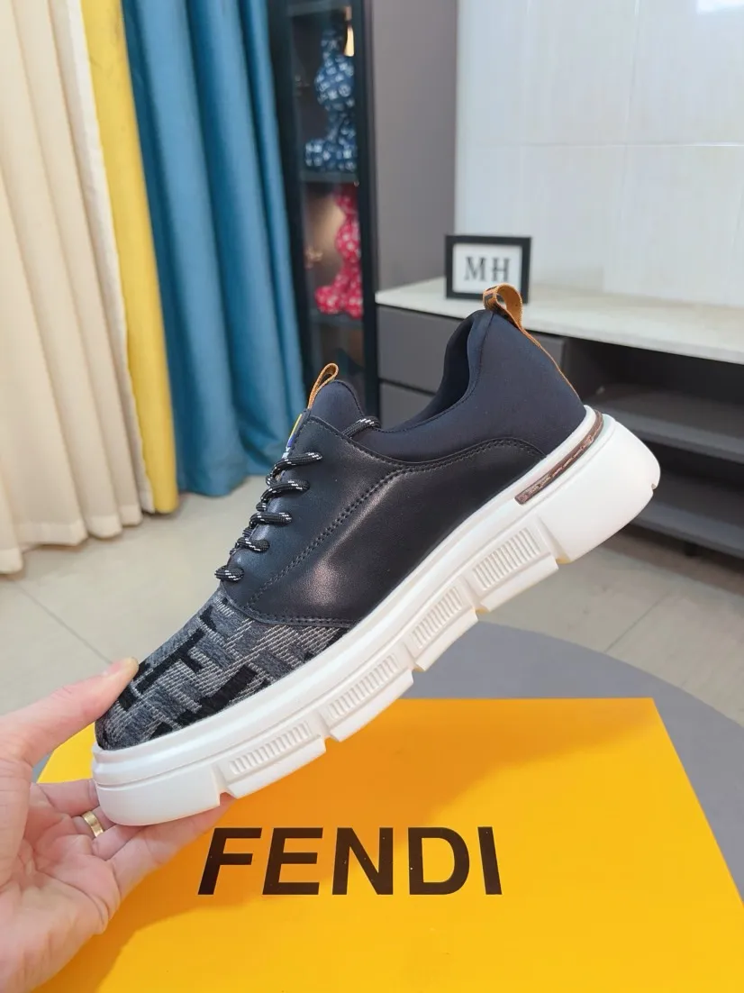 Factory price 420🌹🌹【FENDI】FENDI classic and comfortable men, this complex sneaker is made of soft calfskin➕genuine leather lining➕original ultra-light rubber material with rough outsole. This unique light and thin style is suitable for the casual and exquisite sensibility of this season. It is comfortable and natural on the feet. It is an everyday style for casual travel in autumn and winter! 38/44